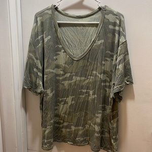 American Eagle soft v neck tee